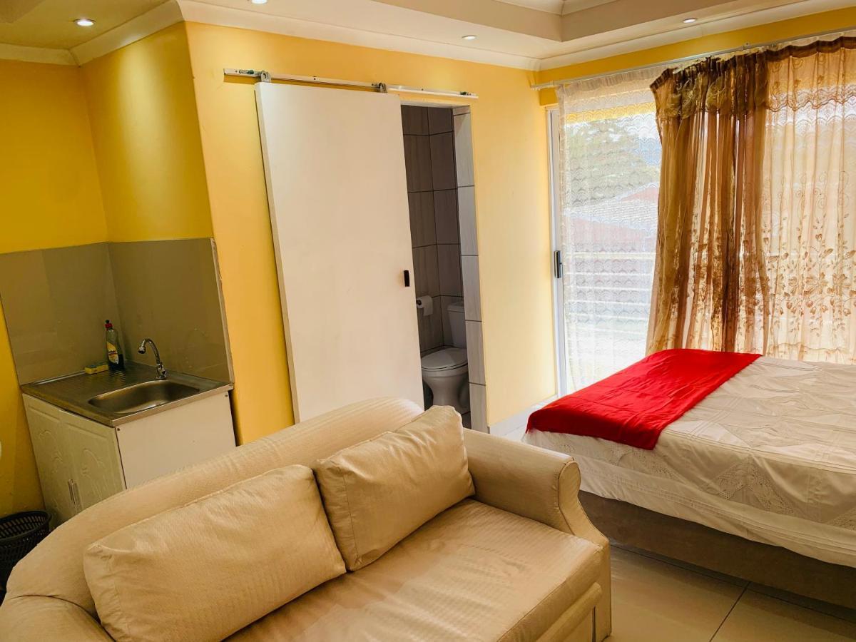 Mowetu Guest House Città del Capo Esterno foto
