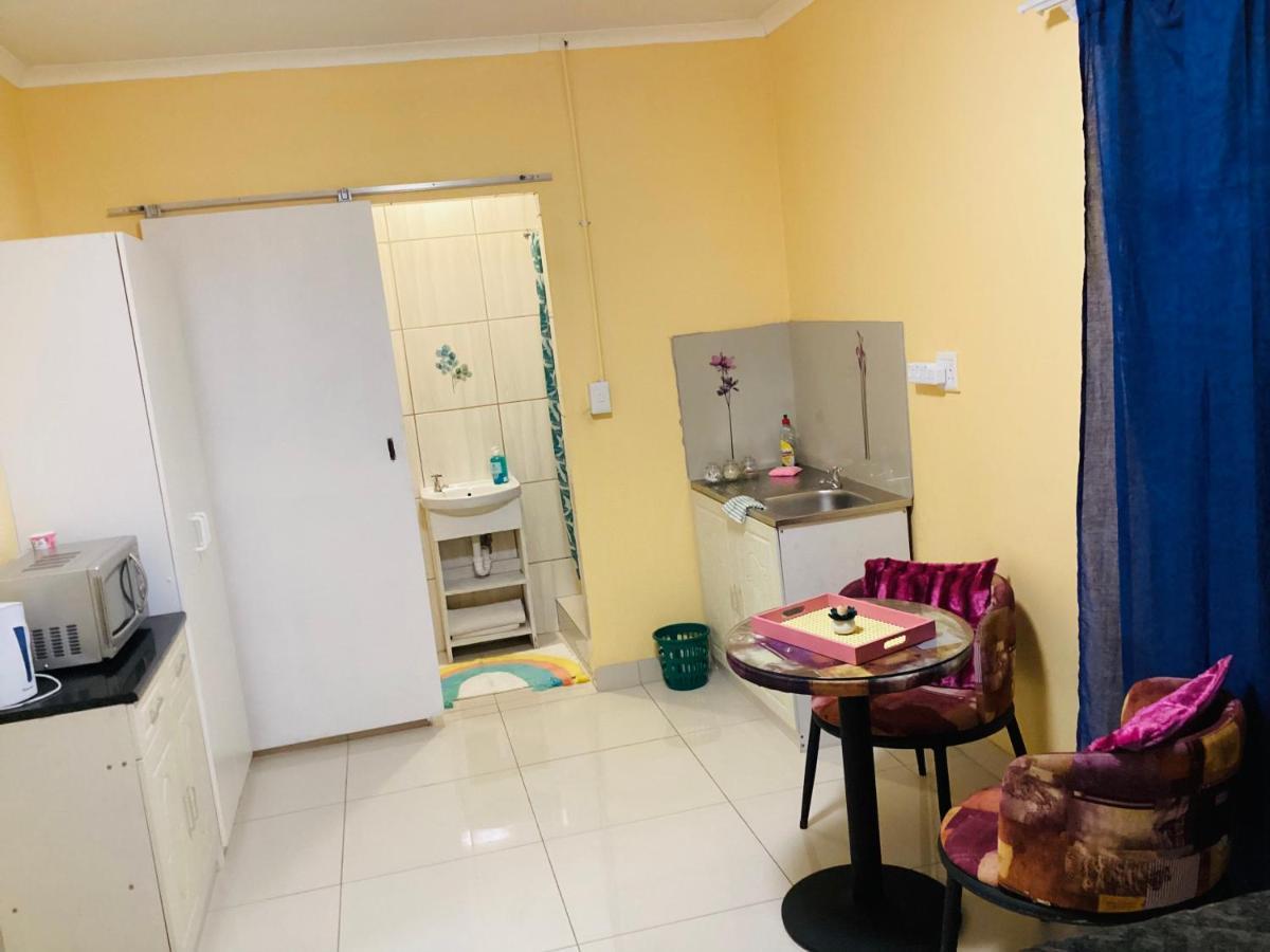 Mowetu Guest House Città del Capo Esterno foto